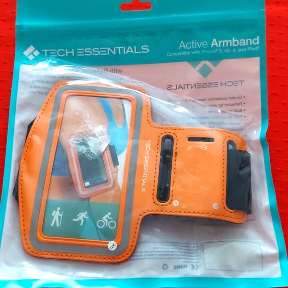 Tech Essentials active armband - Picture 1 of 4